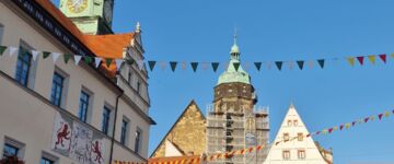 Bild zeigt Menschen während des Stadtfestes auf dem Pirnaer Markt